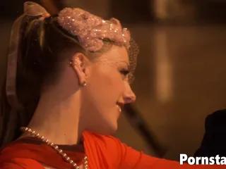 Hammer anal Pussy wird hart gefickt und vollgespritzt