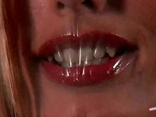 Nach dem Dildo in die Fotze geschoben und dann gehts rund und bläst