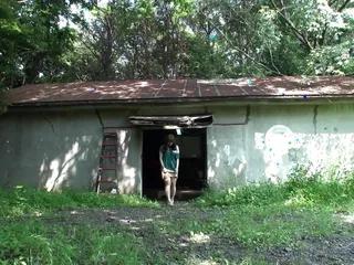 Süße Japanerin stöhnt als sie einen riesigen Schwanz in die Muschi bekommt