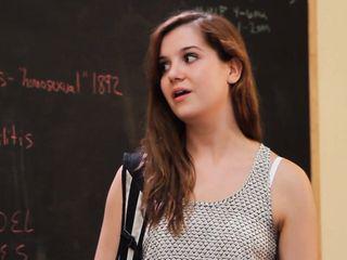 Milf und Teen Lesben ficken mit einem Dildo